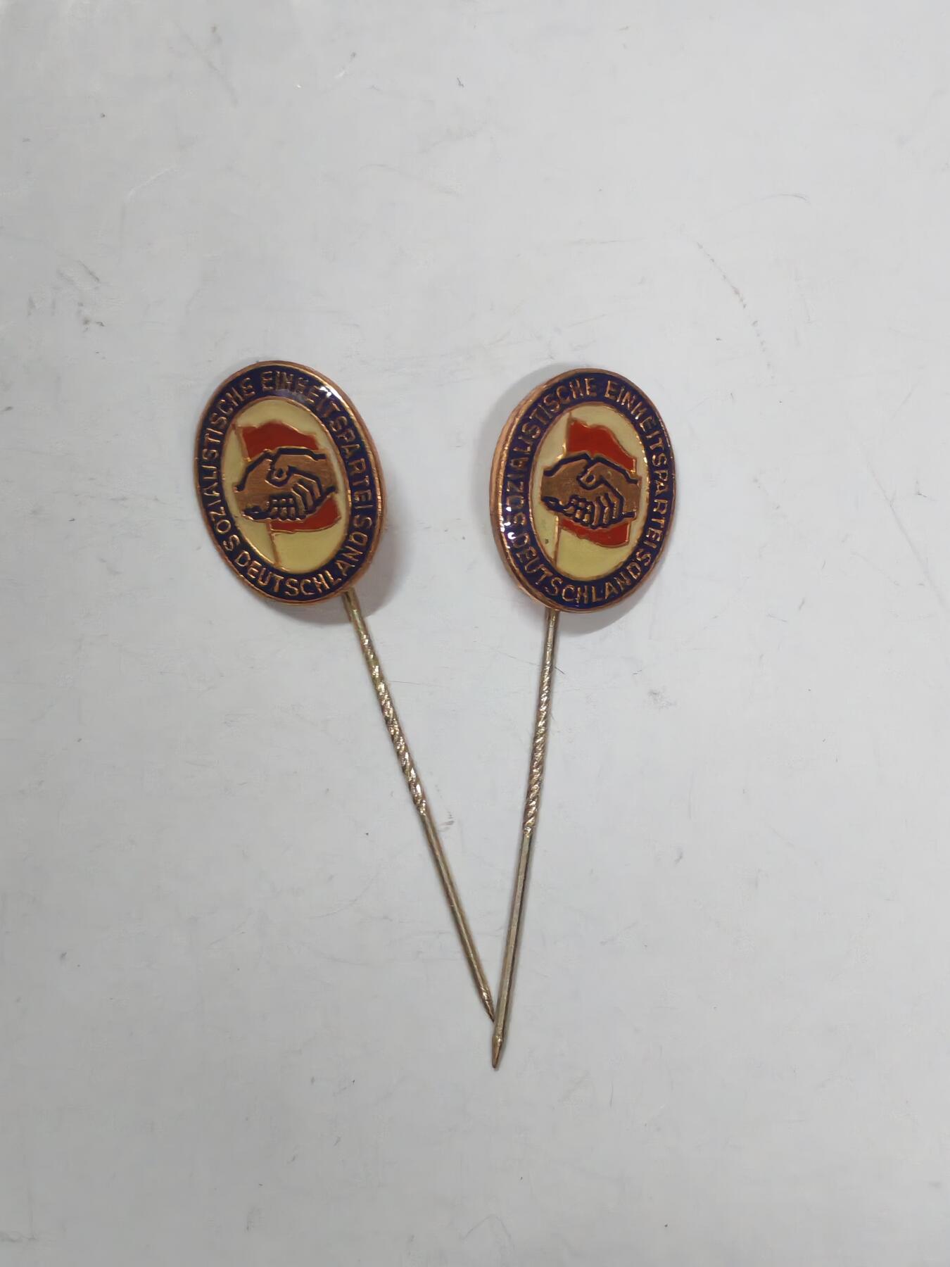 韵星假日军品类拍卖第51期  -- Rimey Holidays Militaria Auction 51 民主德国统一社会党党徽插针一组