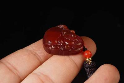 上海都达杂项专场103【全场包邮】  天然红玛瑙精雕《佛公》挂件 附鉴定证书67-154