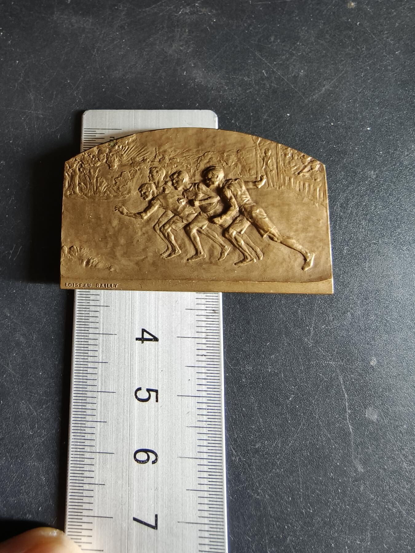 老王徽章第191期 法国田径运动方形大铜章     尺寸50×32mm     重量35.7g