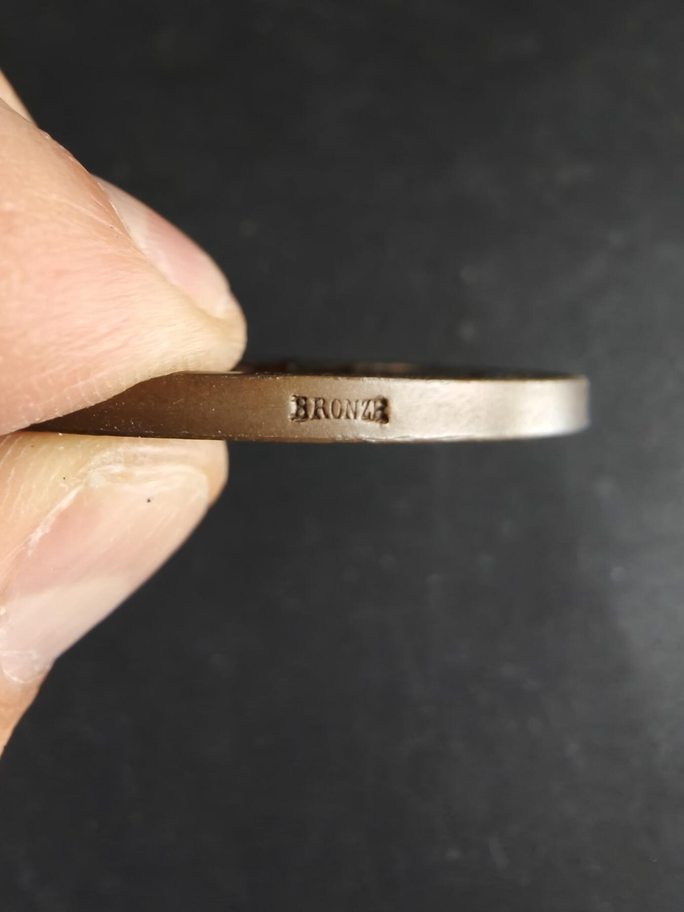 老王徽章第191期 法国1908年巴黎电力工业学徒学校毕业大铜章      大师L.勒努瓦作品      直径68mm      重量80.1g