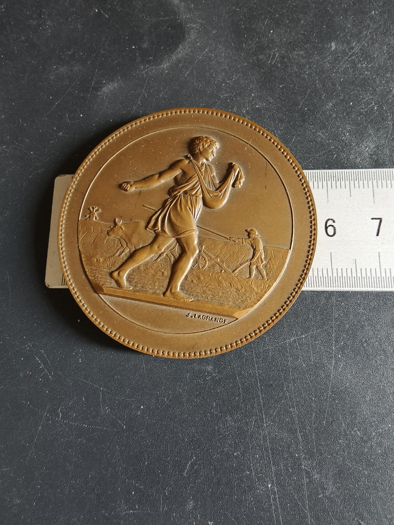 老王徽章第191期 法国冰雹保险协会服务25周年大铜章     原盒     播种女神形象      直径56mm     重量87.2g