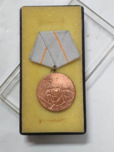 韵星假日军品类拍卖第51期  -- Rimey Holidays Militaria Auction 51 - 民主德国铜级战斗友谊奖章带原盒 高级奖章