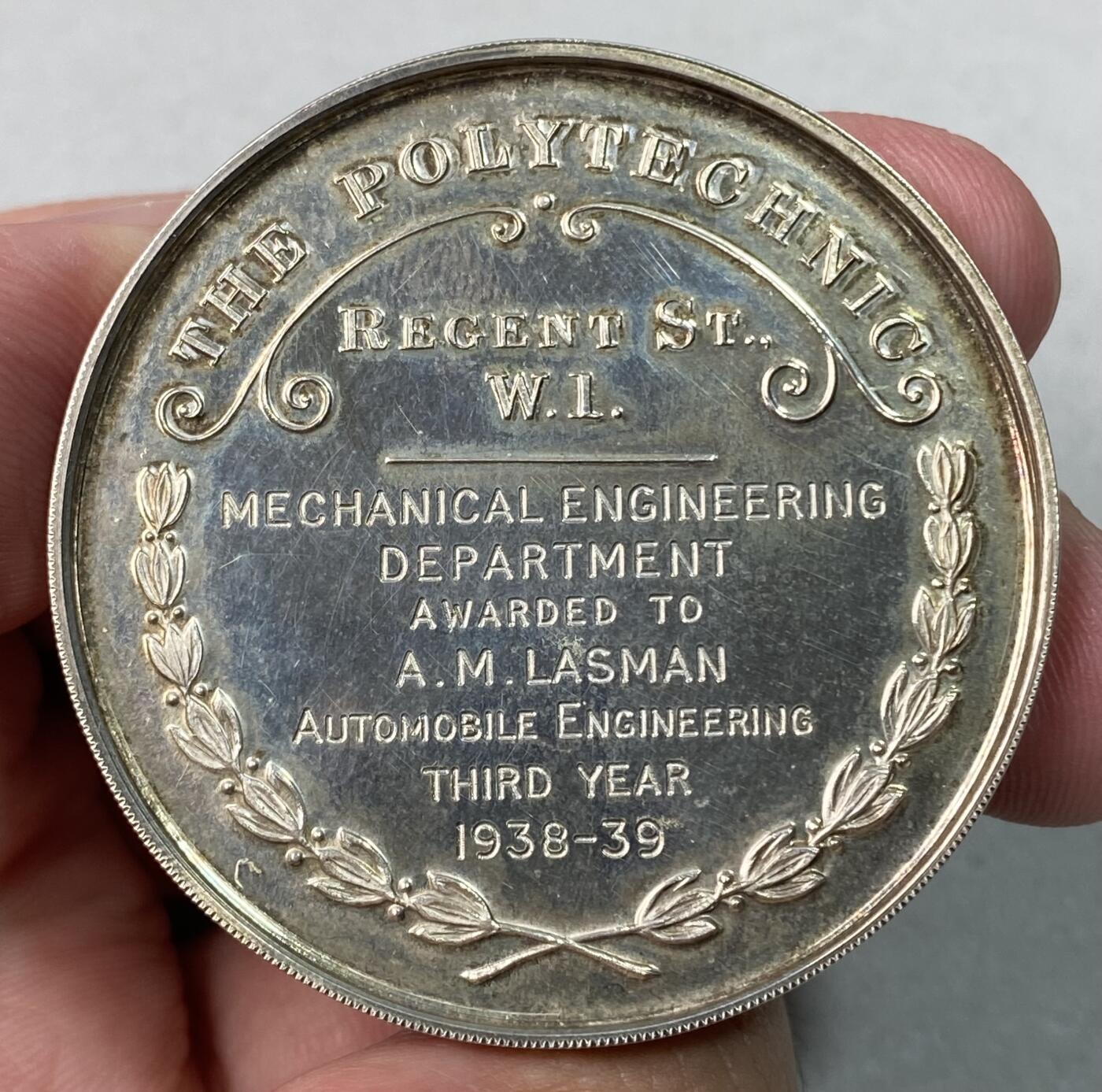 万国钱币拍卖第064期 1938-39年英国圣马丁中央学院圣乔治屠龙大银章 炫丽五彩高浮雕喷砂精制镜面难得 大规格收藏品质 45.5g 44mm