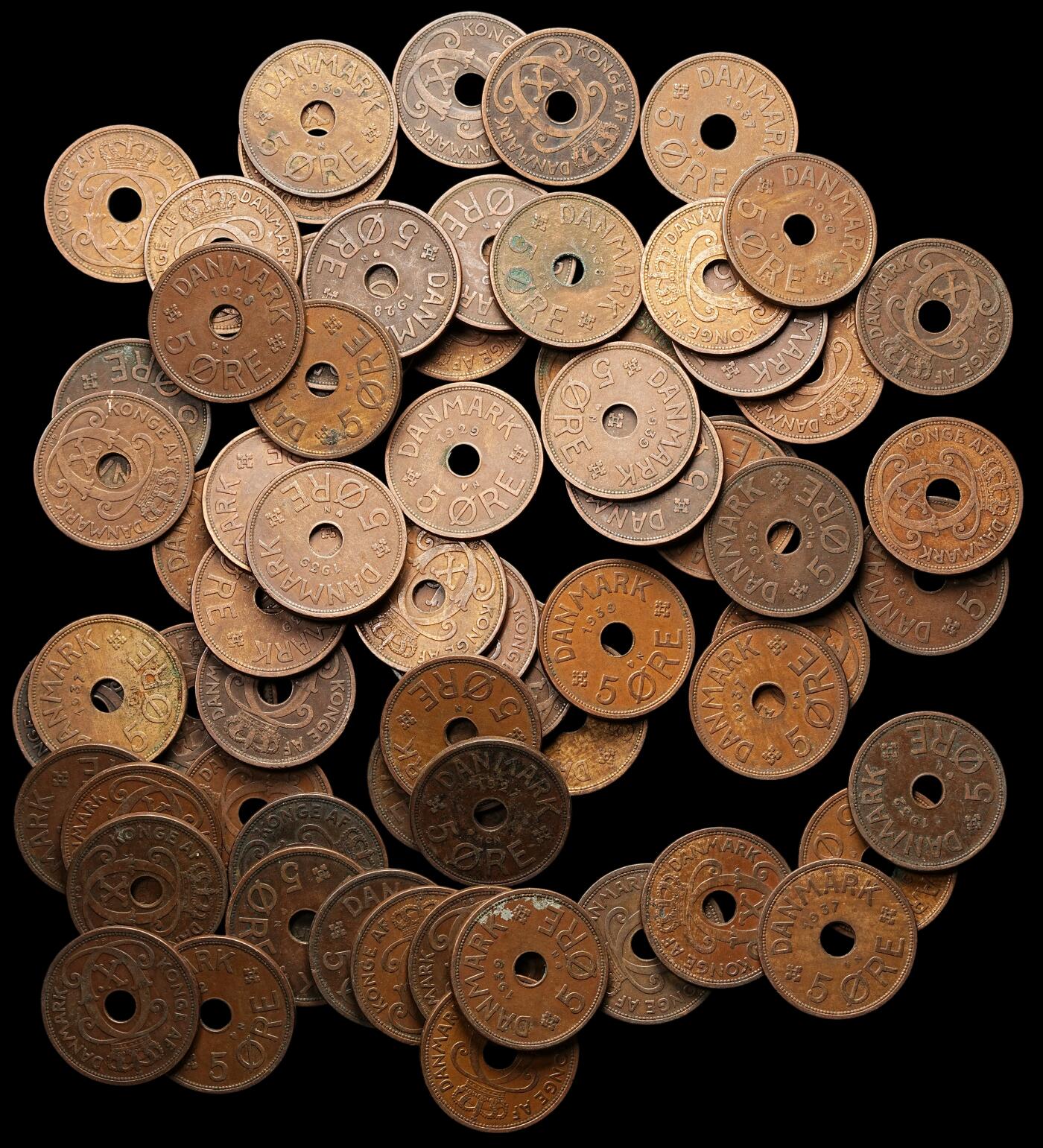 修遠堂世界钱币第110期 丹麦中孔5欧尔铜币67枚，1927-1940年