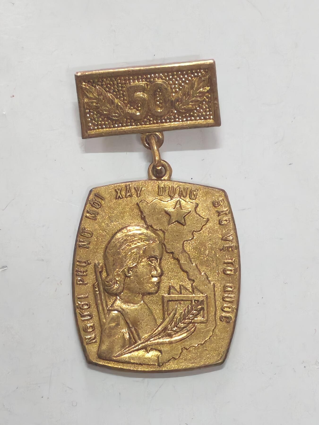 韵星假日军品类拍卖第51期  -- Rimey Holidays Militaria Auction 51 越南社会主义共和国新妇女建设保卫首都奖章