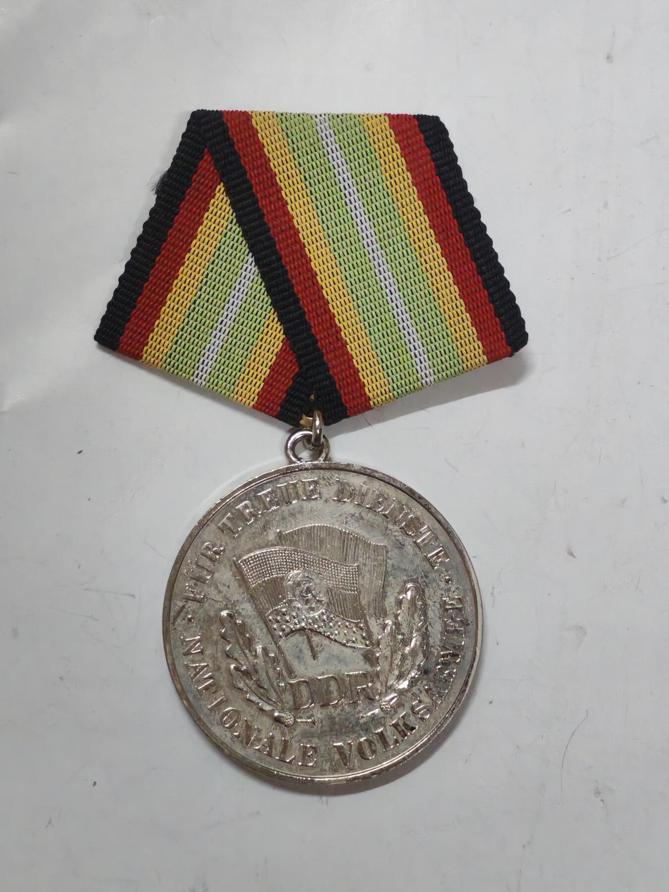 韵星假日军品类拍卖第51期  -- Rimey Holidays Militaria Auction 51 民主德国银级人民军忠诚服务奖章