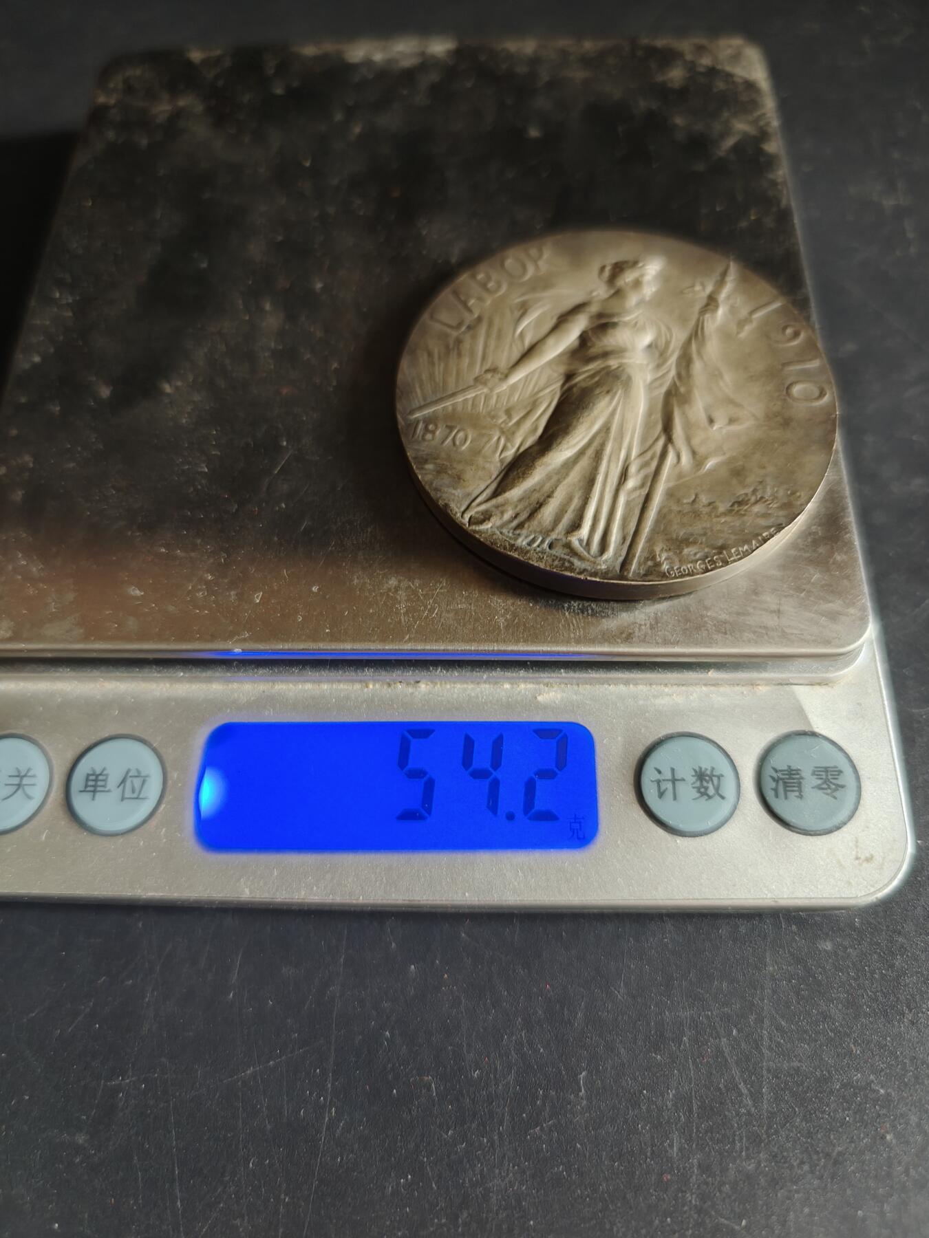 老王徽章第191期 法国劳动主题镀银大铜章       原盒     大师乔治·勒梅尔作品      新古典主义风格胜利女神        直径50mm     重量54.2g