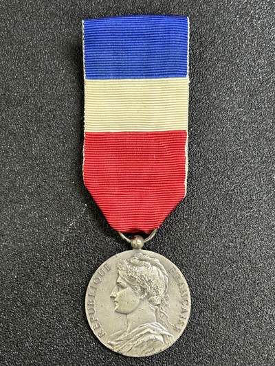 西秦中古拍卖第八十三期  - 法国劳工奖章 1986年实发 银制 有1字银标