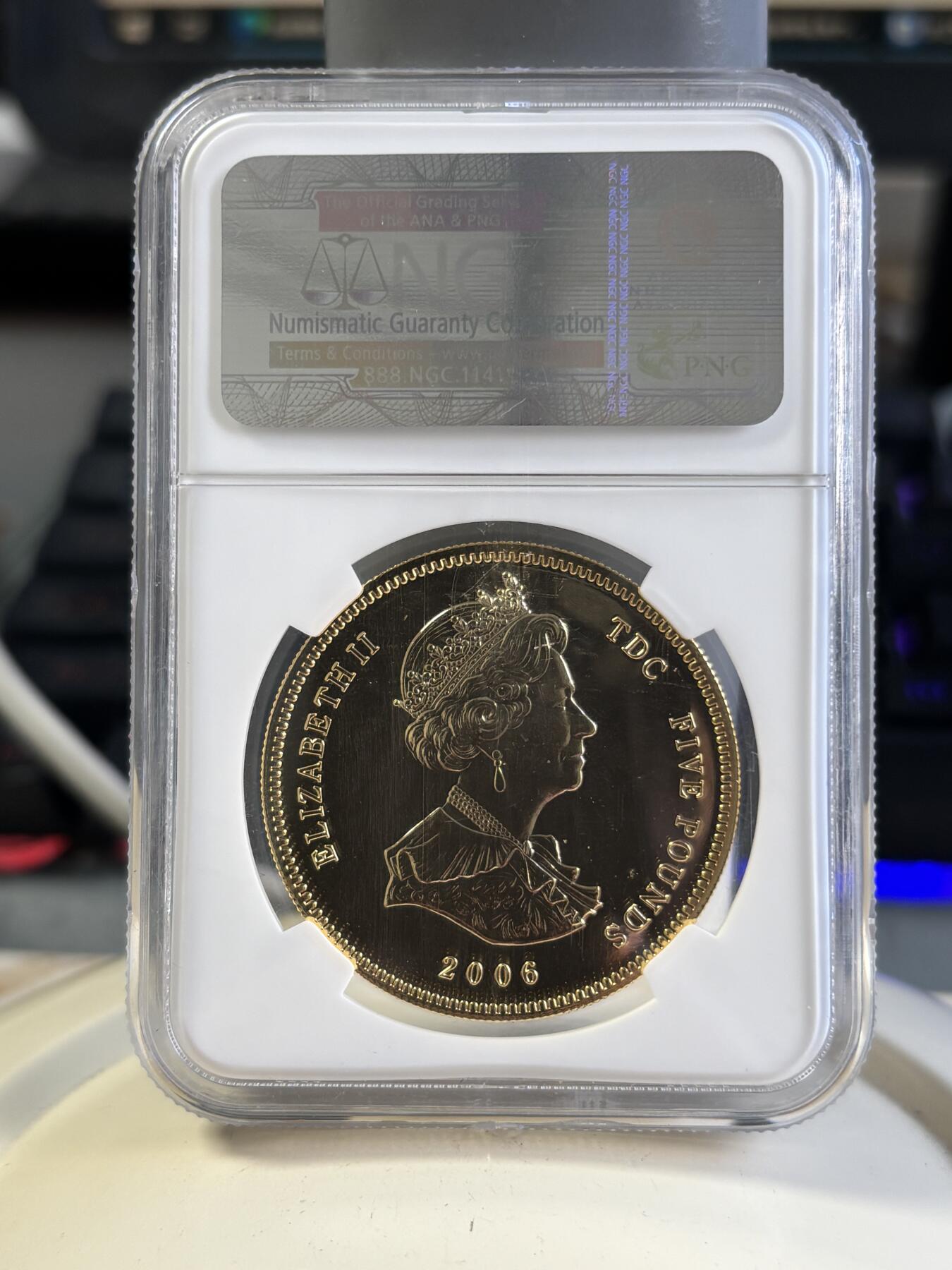 第197期拍卖 特里斯坦达库尼亚2006年女皇诞辰28.28镀金银币NGC-PF69，925银镀金，28.28克，发行20000枚，银价491