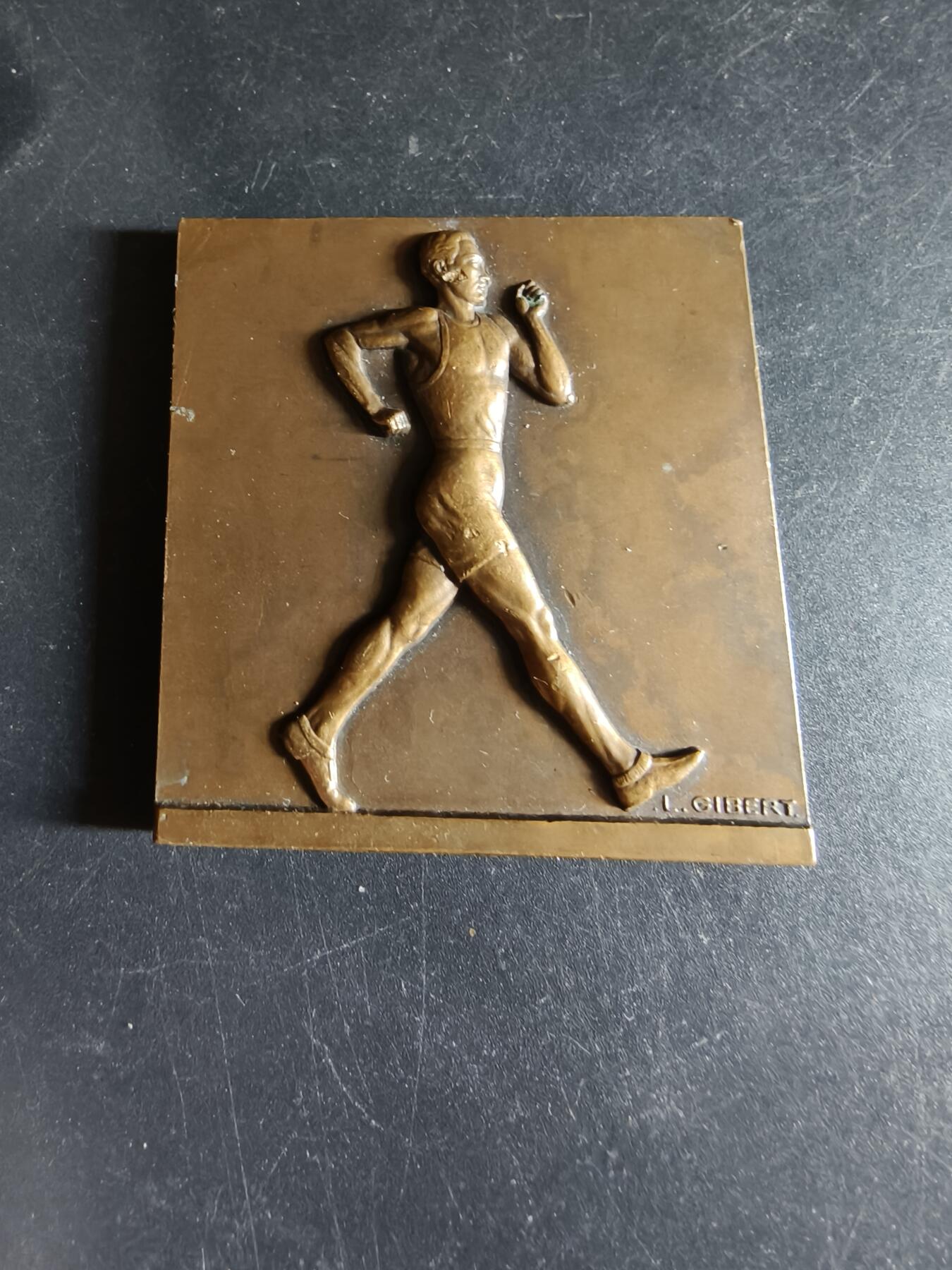 老王徽章第191期 法国田径运动方形大铜章     尺寸52×52mm     重量94.2g