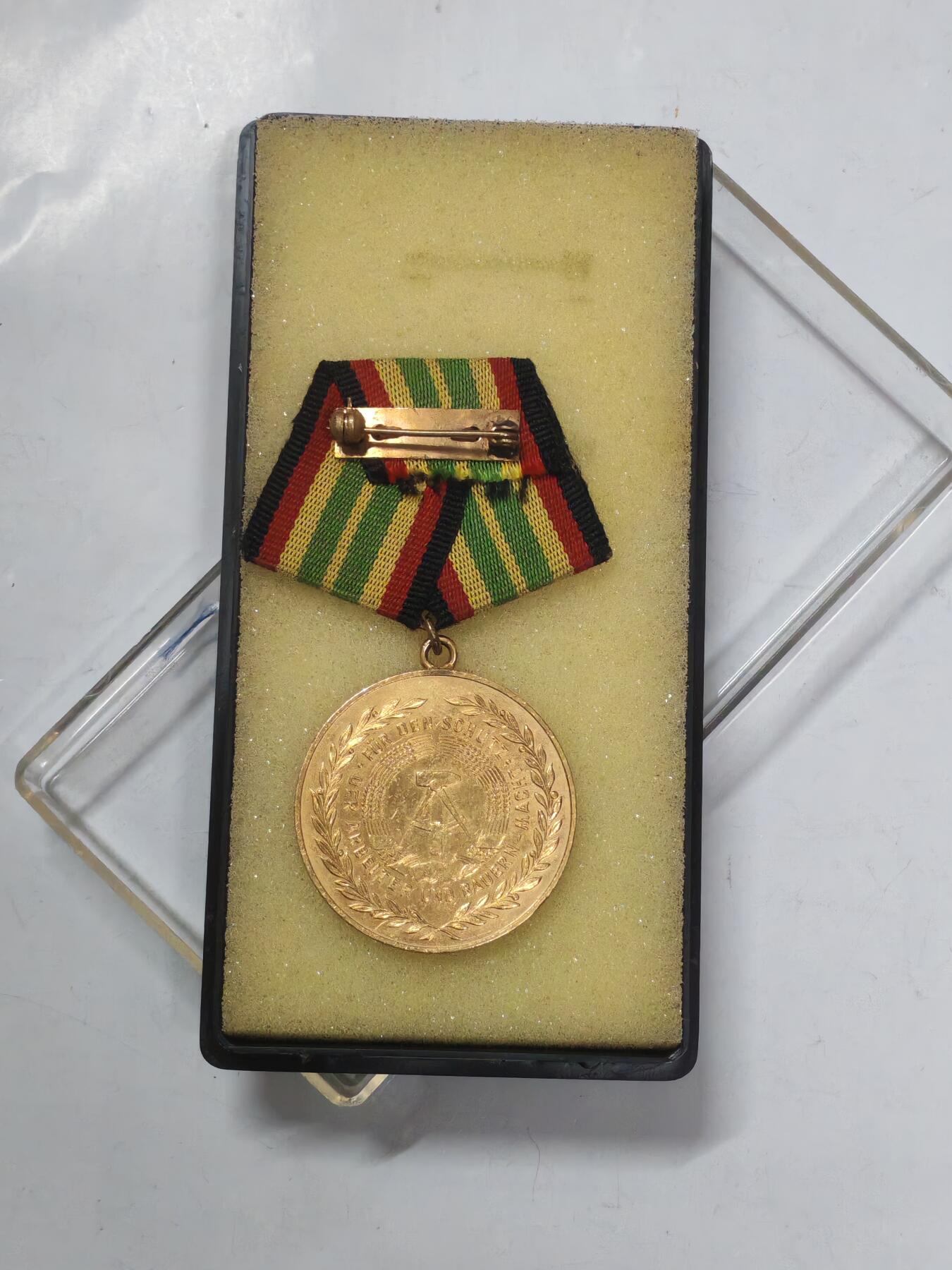 韵星假日军品类拍卖第51期  -- Rimey Holidays Militaria Auction 51 民主德国特级人民军忠诚服务奖章带盒 高级奖章 少见 好品