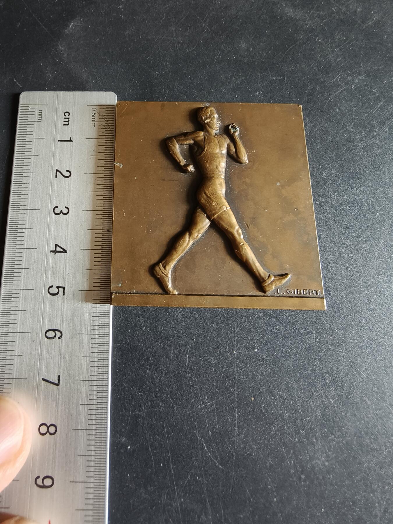 老王徽章第191期 法国田径运动方形大铜章     尺寸52×52mm     重量94.2g