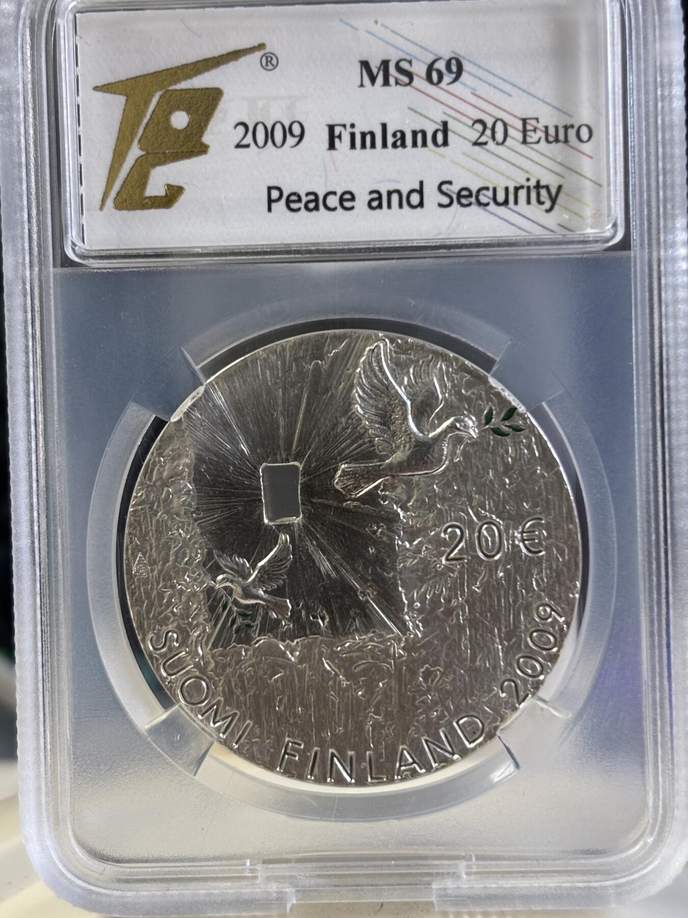 第197期拍卖 芬兰2009年和平与安全和平鸽镂空精制版纪念银币TQG-MS69,925银，33.62克，发行11500枚