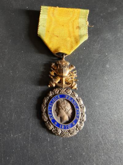 老王徽章第191期 - 法国军事奖章    950三共时期    950银镀金珐琅     20g