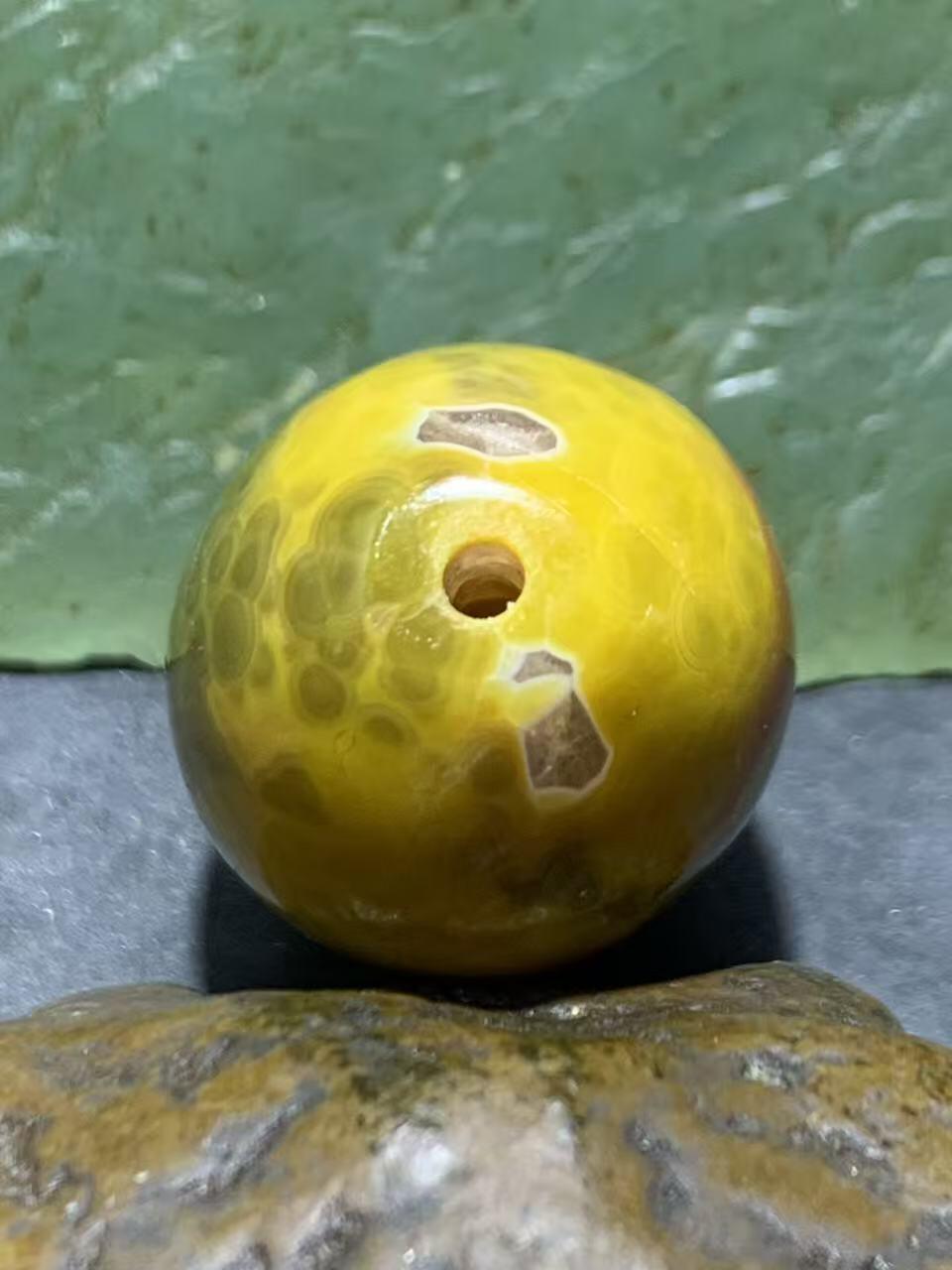 冰飘鱼籽纹战国红玛瑙桶珠一颗！