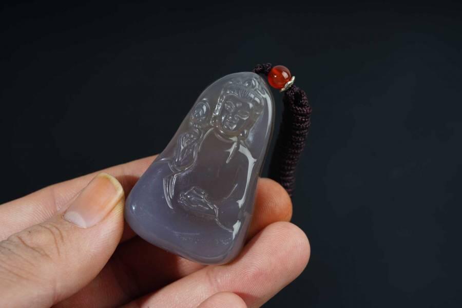 上海都达杂项专场七十二【全场包邮】 天然冰透玛瑙精雕《素衣观音》挂件68-137