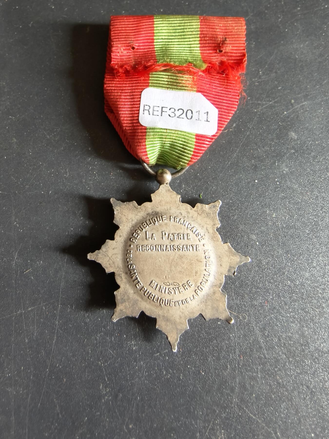 老王徽章第191期 法国银级军官级母亲奖章     950银材质      16.6g