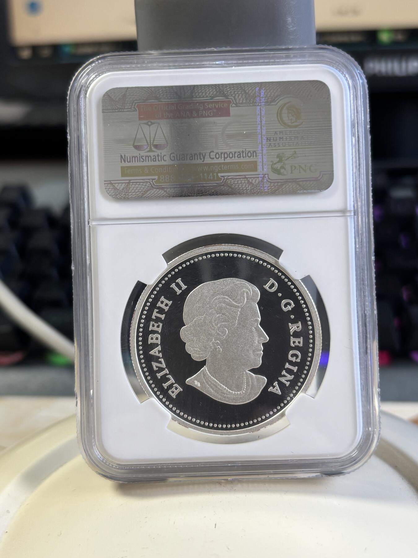 第197期拍卖 加拿大2013枫叶树冠系列秋天银币NGC-PF69首期标无盒证书，9999银，发行7500枚