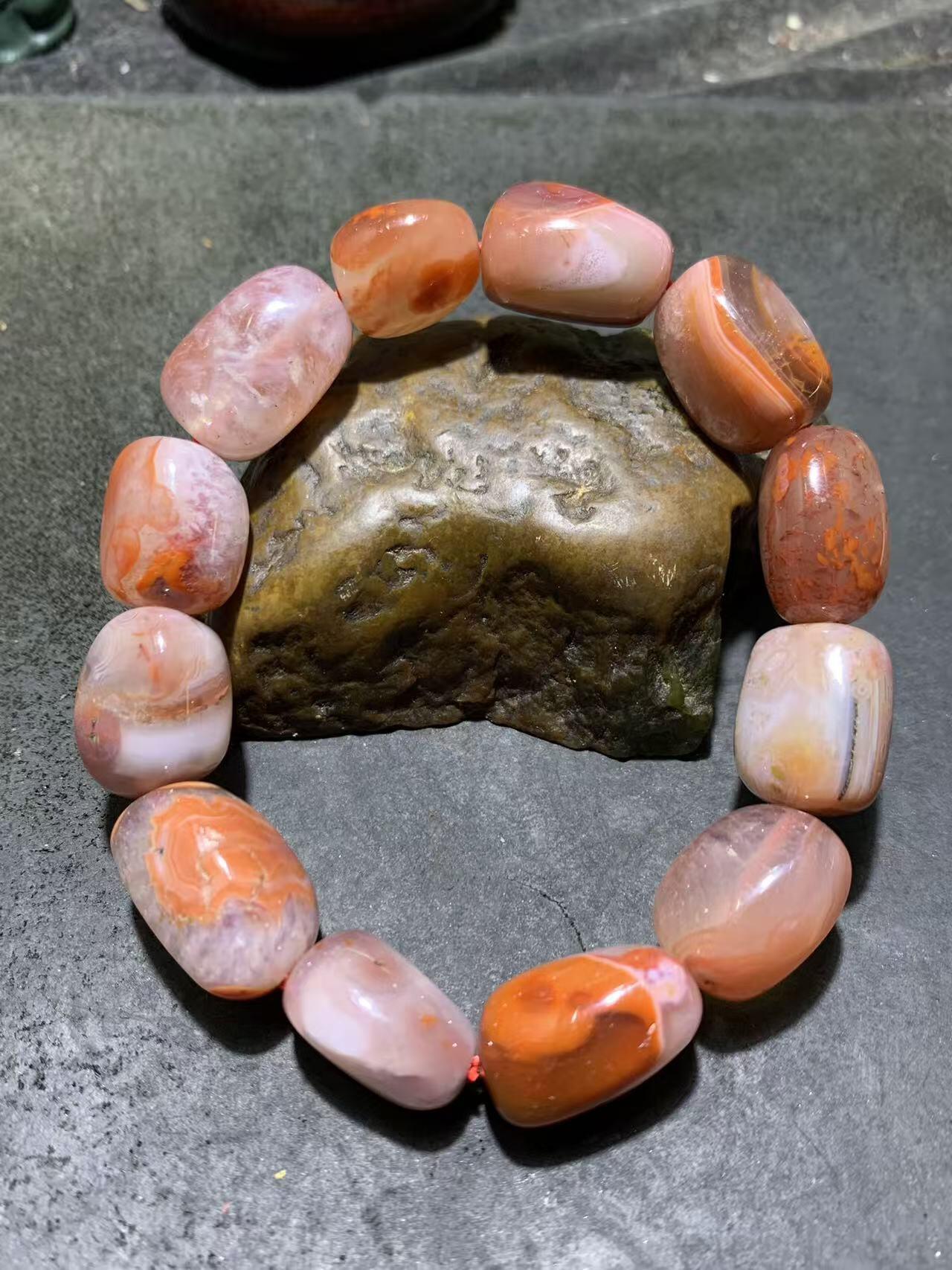 川料冰飘南红玛瑙原皮随形手串一条，