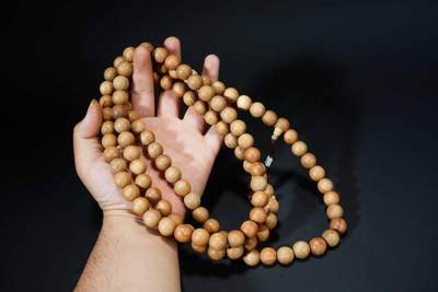 上海都达杂项专场103【全场包邮】  香樟木1.5圆珠多圈链子66-317