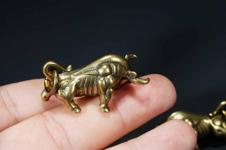 上海都达杂项专场七十二【全场包邮】 铜《牛气冲天》钥匙扣 1对67-184