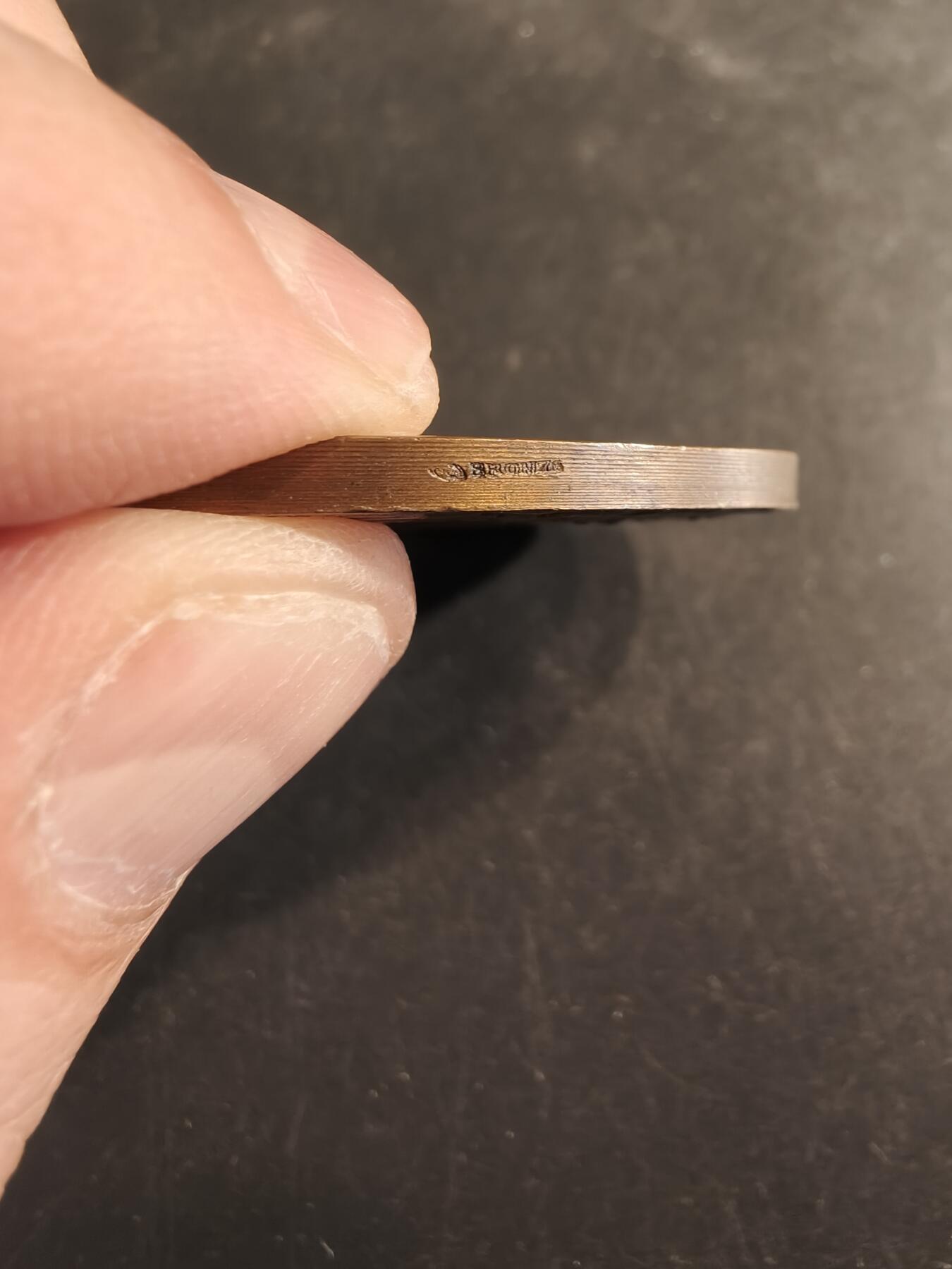 老王徽章第191期 法国自行车运动大铜章      直径50mm    重量58.8g