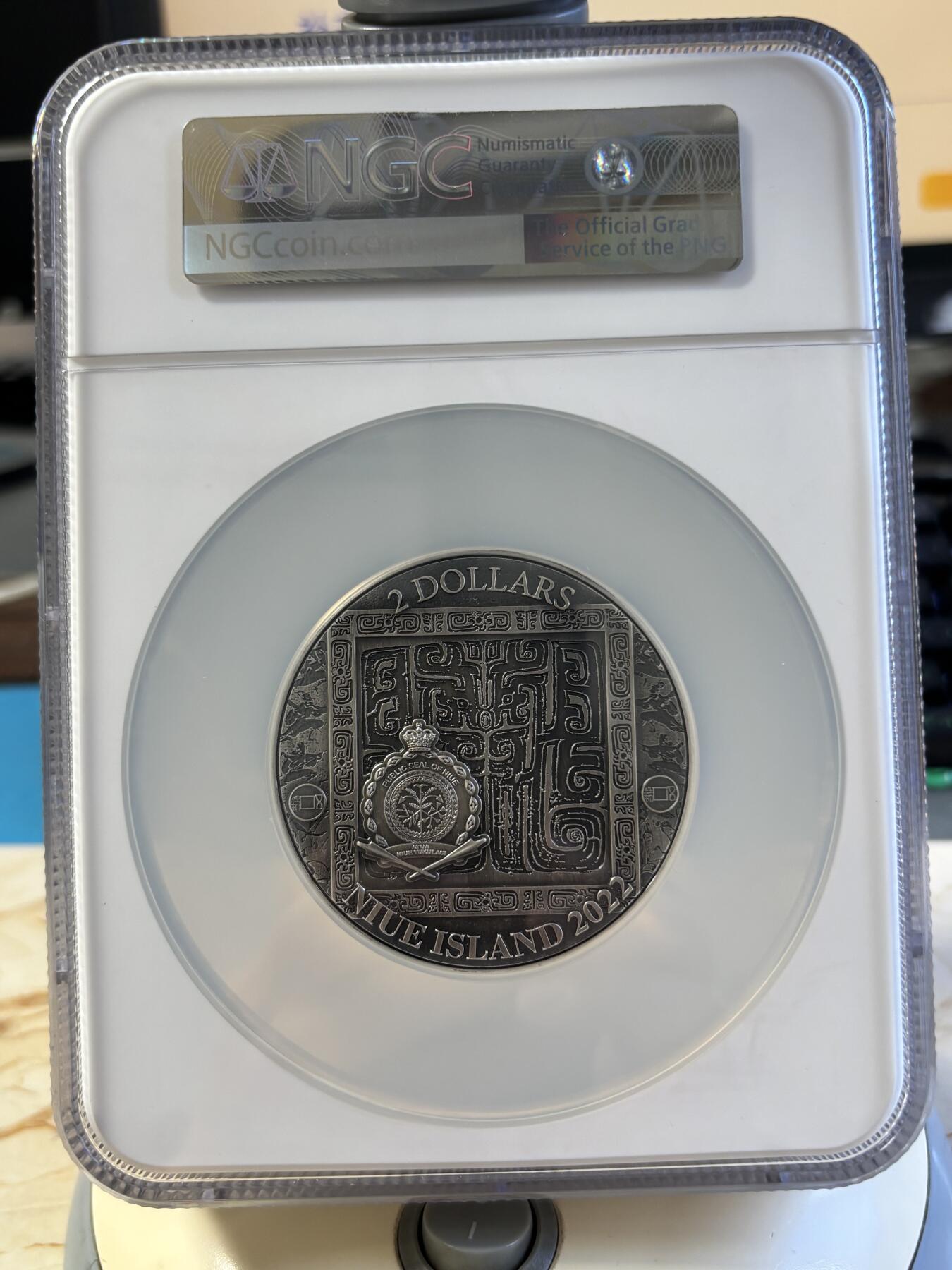 第197期拍卖 纽埃2022年三国群雄五虎上将张飞仿古银铜双金属币NGC-MS70首无盒证书，金属:999银+铜，重量:20克+4.5盎司铜。发行：333枚