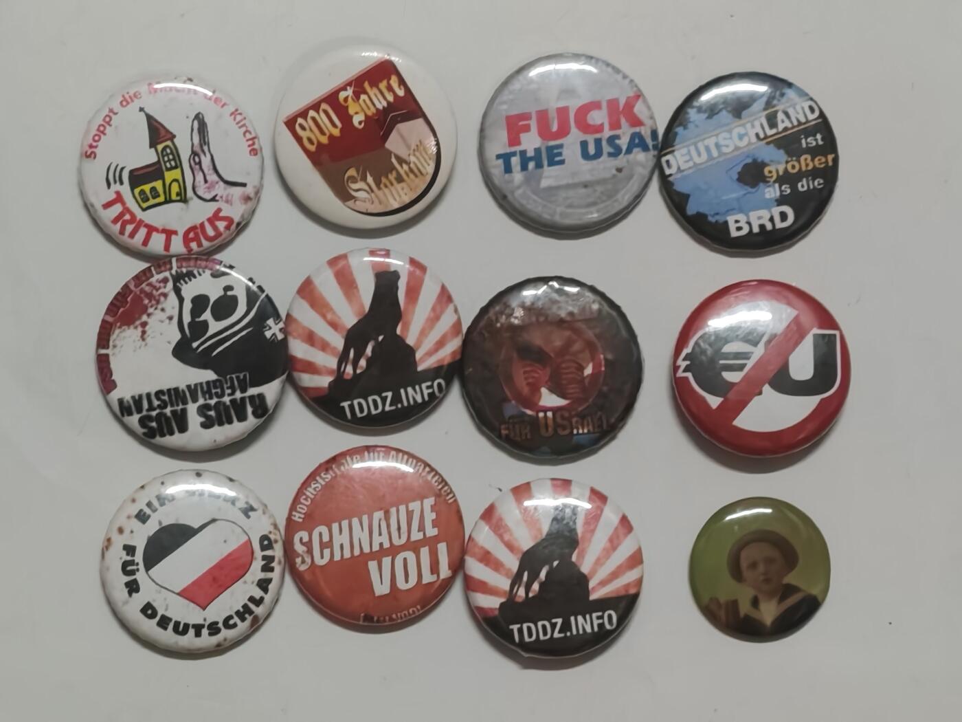 韵星假日军品类拍卖第51期  -- Rimey Holidays Militaria Auction 51 联邦德国极早期90s年代政治宣传徽章一族 其中包含反美反欧盟等民族主义宣传物 少见