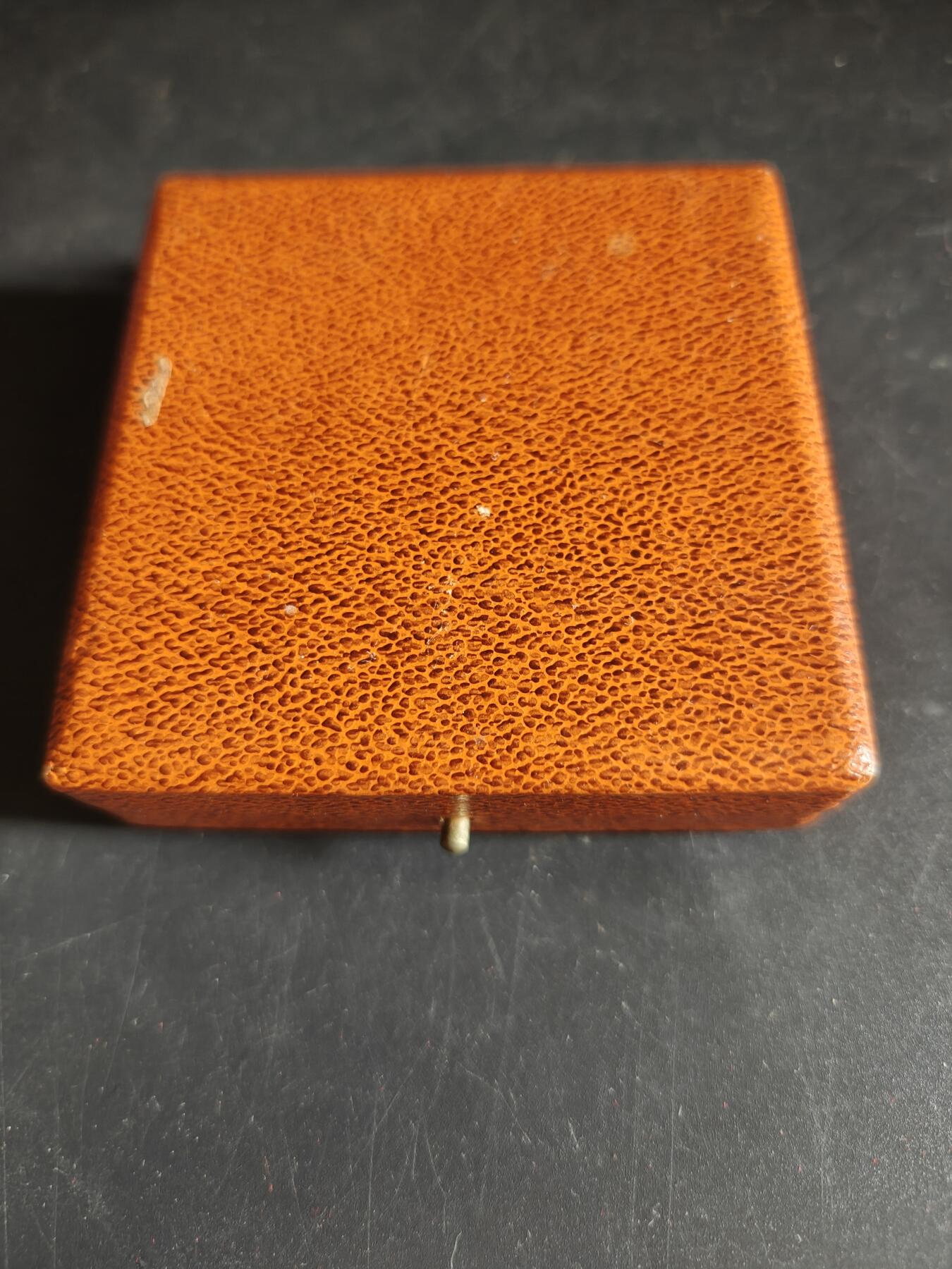 老王徽章第191期 法国畜牧业协会大铜章     原盒     直径58mm     重量92.9g