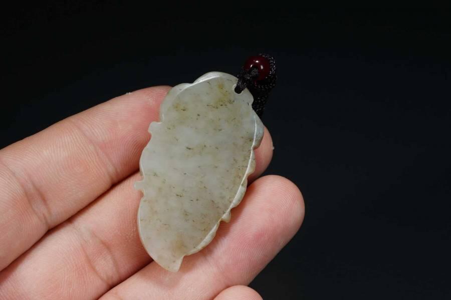 上海都达杂项专场六十六【全场包邮】 天然和田玉青花籽精雕《金枝玉叶》挂件 附鉴定证书66-142