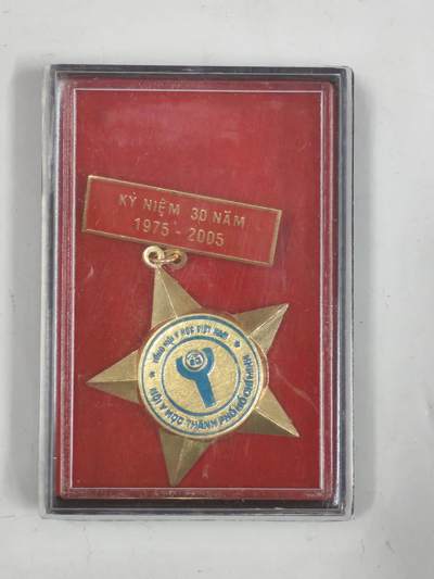 韵星假日军品类拍卖第56期  -- Rimey Holidays Militaria Auction 56 越南社会主义共和国战胜帝国主义30年奖章带原盒一套