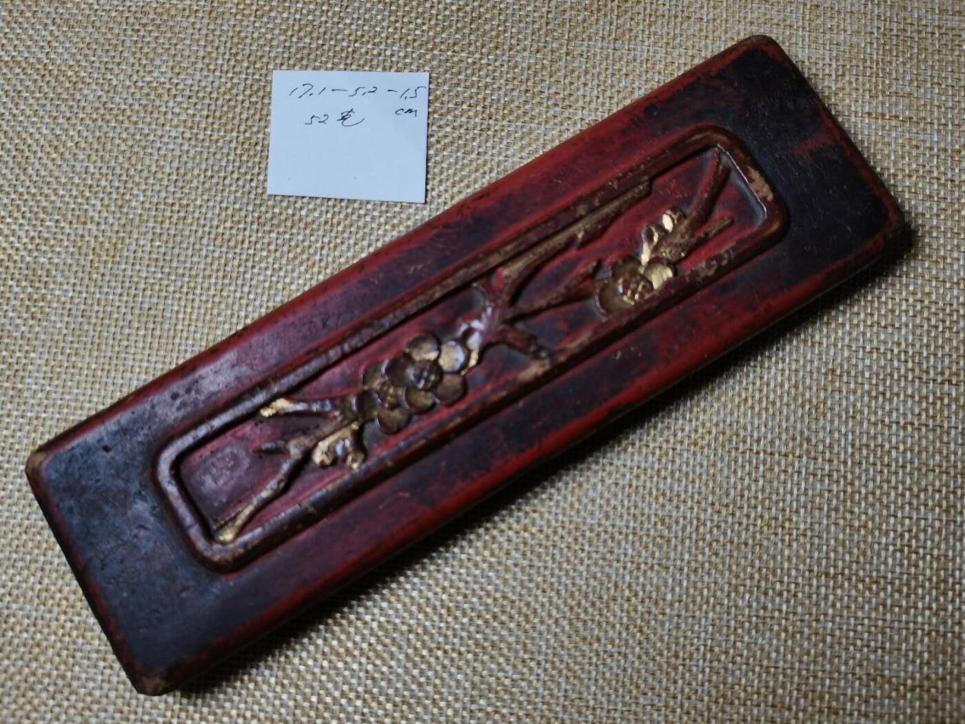 清末红底描金梅花图案女红板