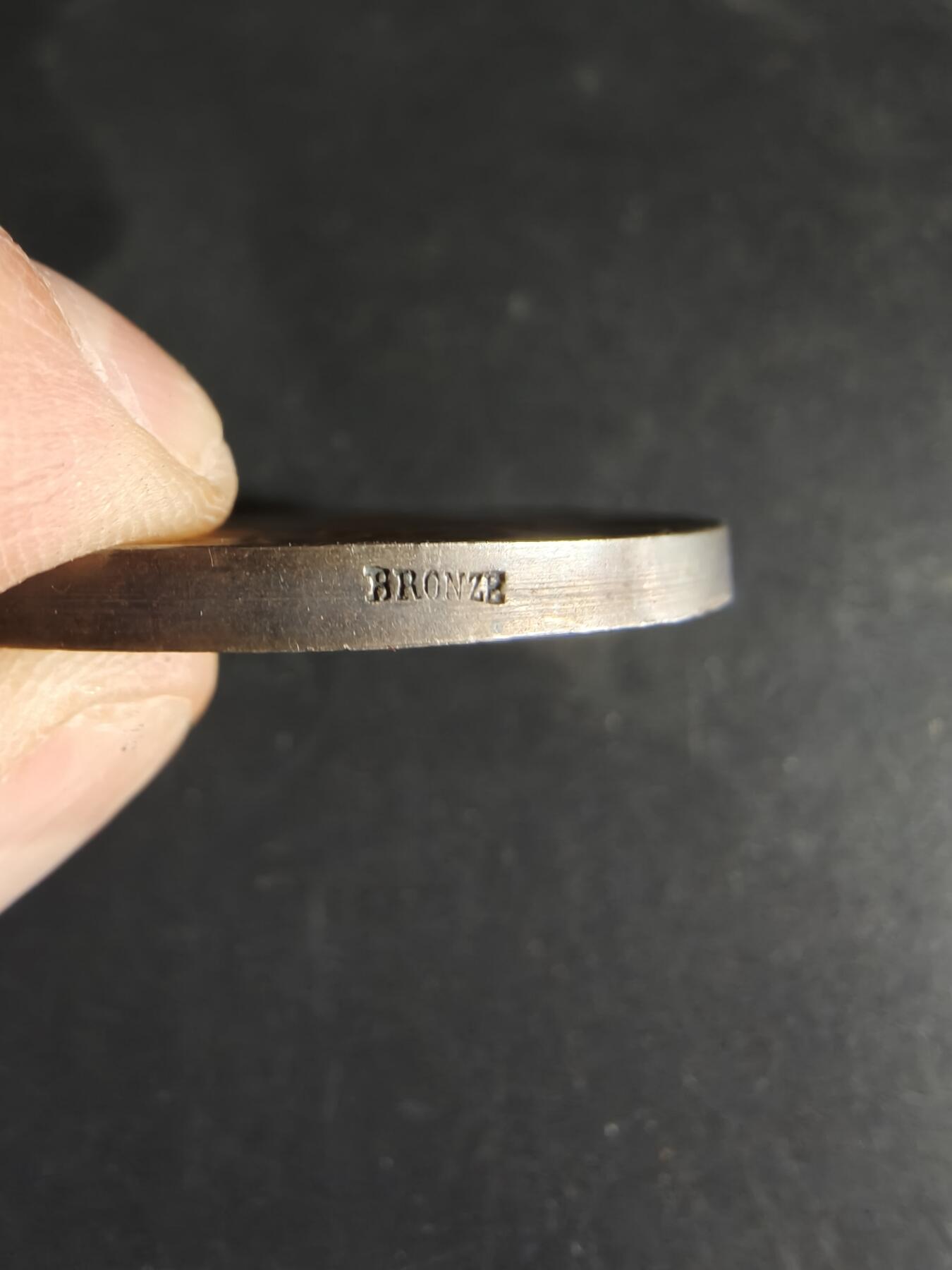 老王徽章第191期 法国劳动主题镀银大铜章       原盒     大师乔治·勒梅尔作品      新古典主义风格胜利女神        直径50mm     重量54.2g