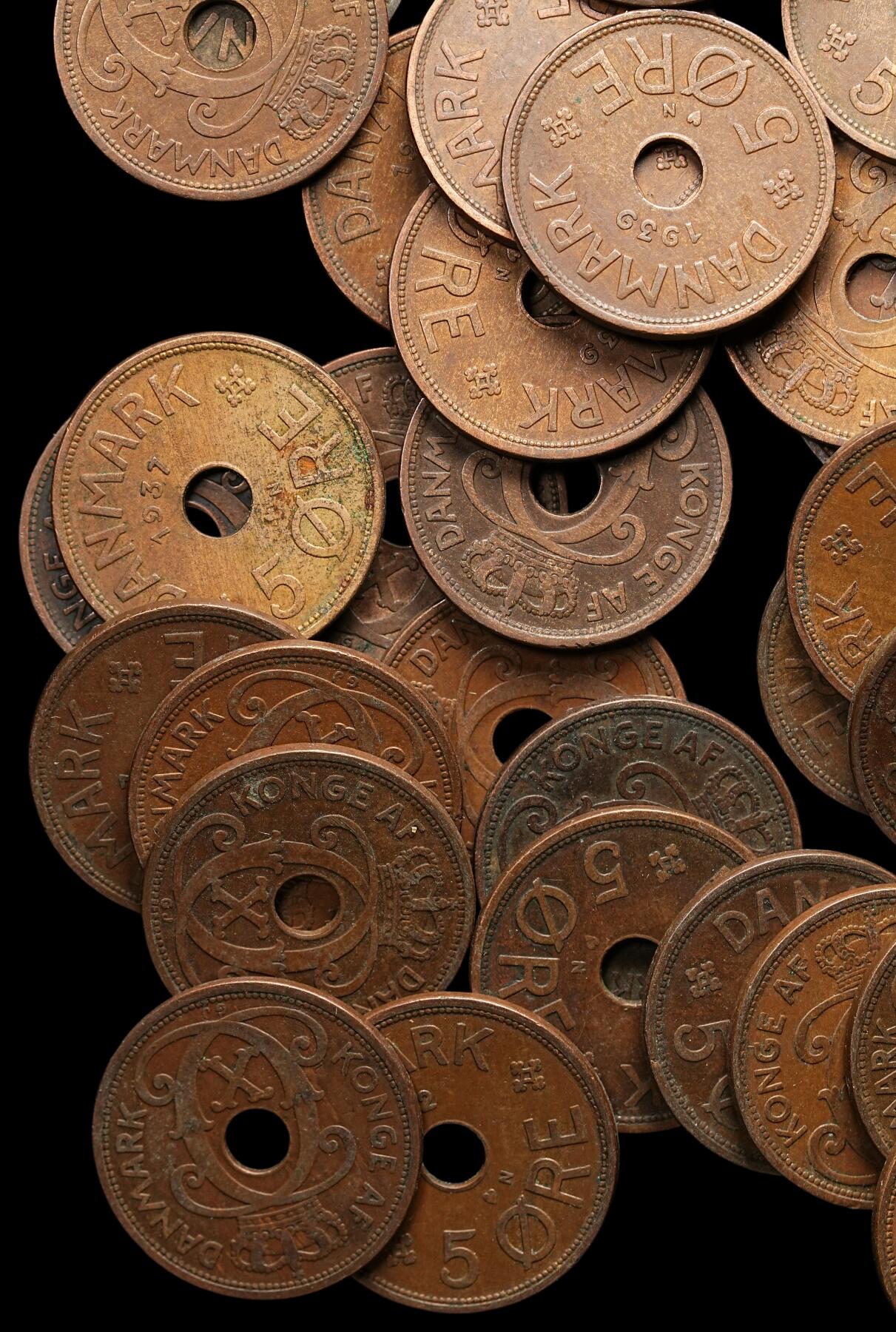 修遠堂世界钱币第110期 丹麦中孔5欧尔铜币67枚，1927-1940年