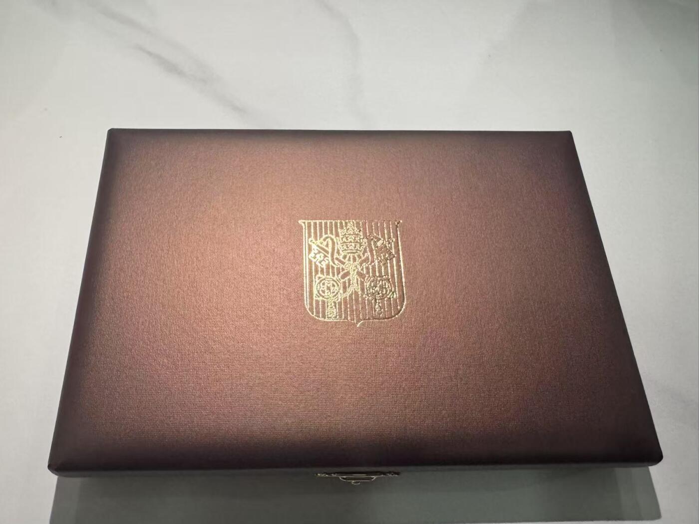 《外钞收藏家》第六百二十四期（精品场）（长期征集拍品、欢迎藏友们联系合作） 【精制proof】梵蒂冈2011年精制欧元带45克大银章 银章的银价都要900多了！