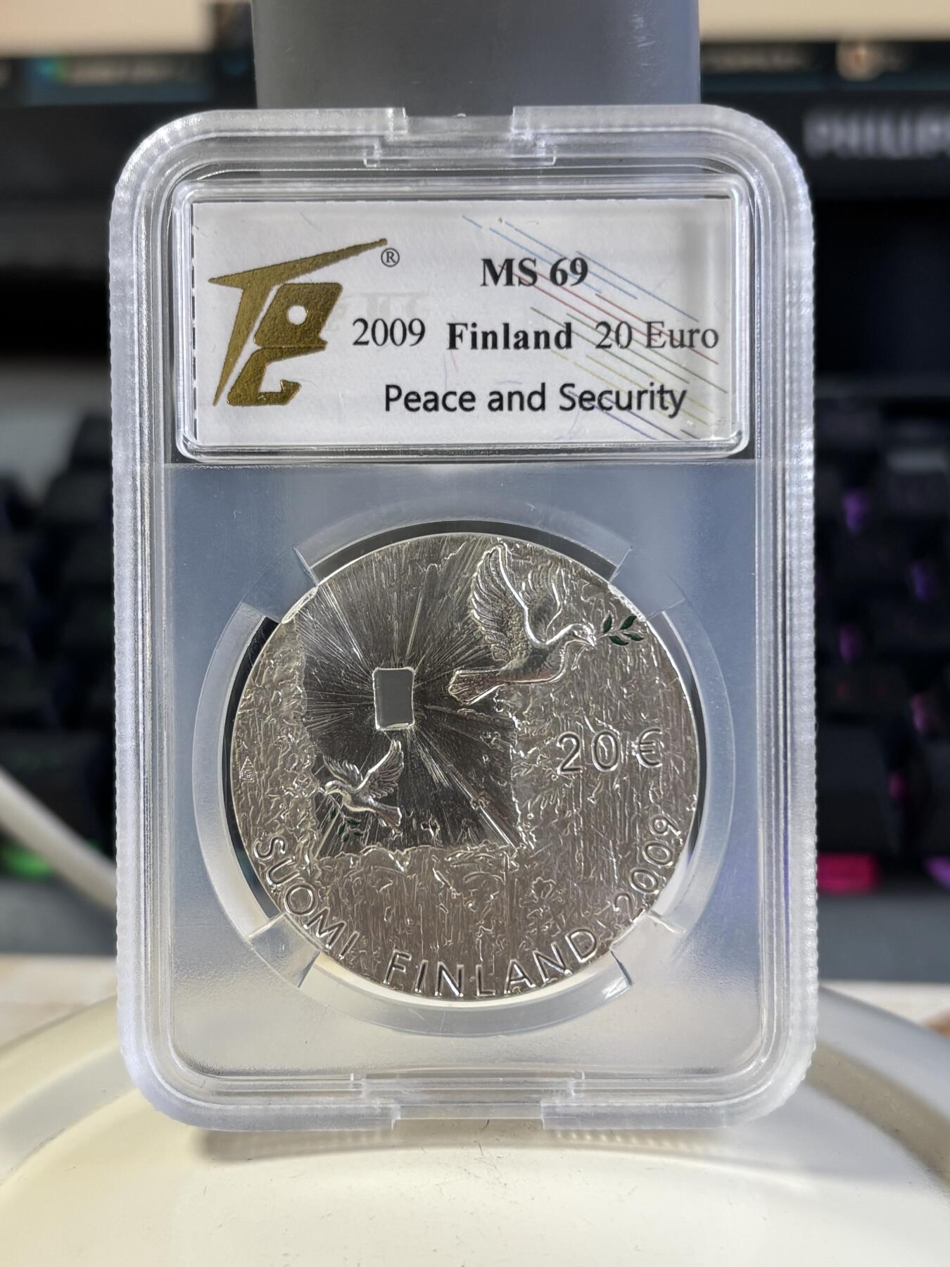 第197期拍卖 芬兰2009年和平与安全和平鸽镂空精制版纪念银币TQG-MS69,925银，33.62克，发行11500枚