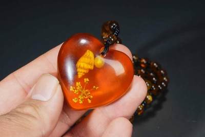 上海都达杂项专场103【全场包邮】  琥珀心形挂件61-364