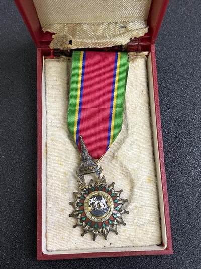 西秦中古拍卖第八十三期  - 泰国骑士级白象勋章 银制 带原盒