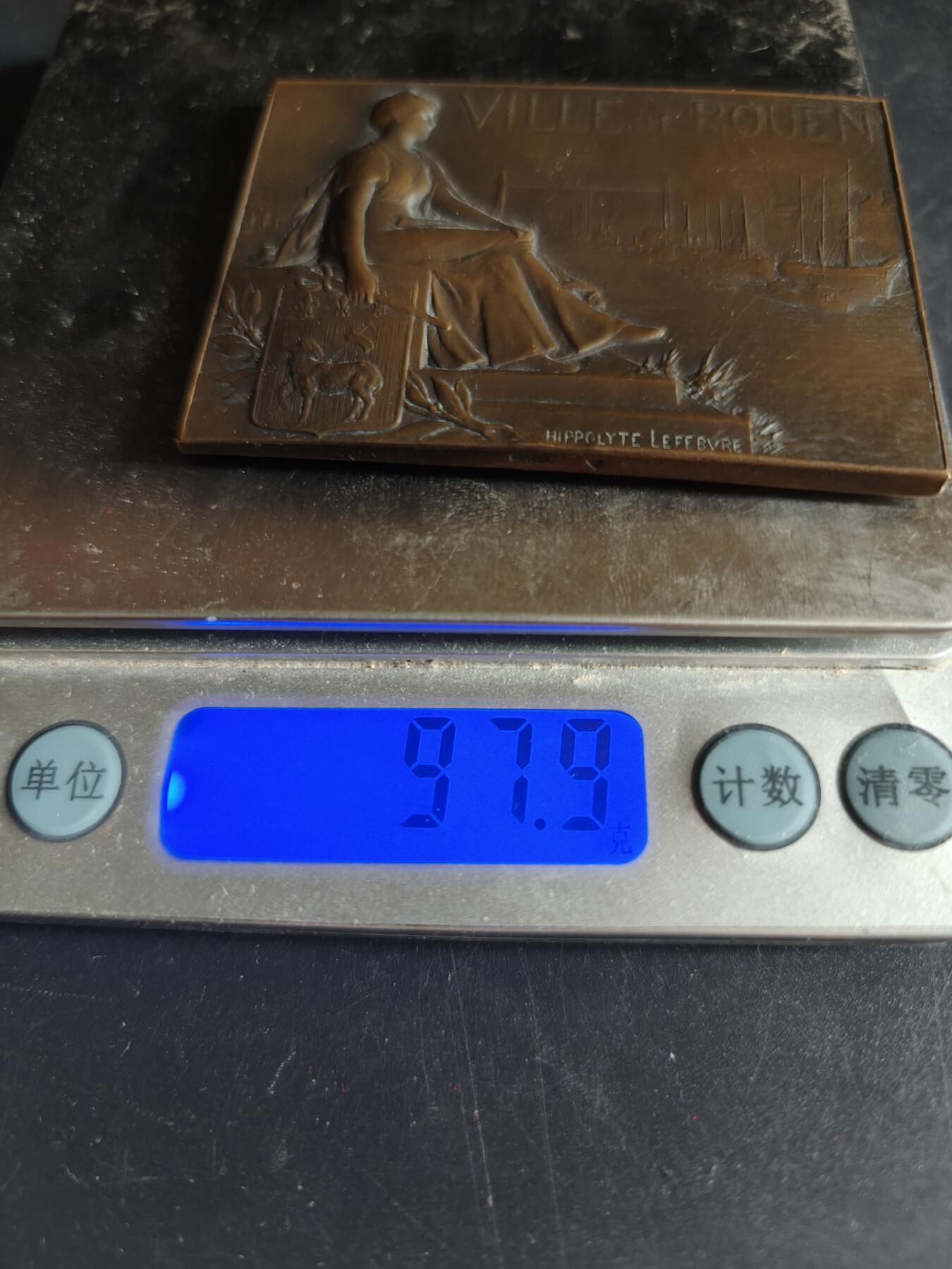 老王徽章第191期 法国鲁昂市方形大铜章     大师希波利特·勒菲弗尔作品      尺寸68×50mm     重量97.7g