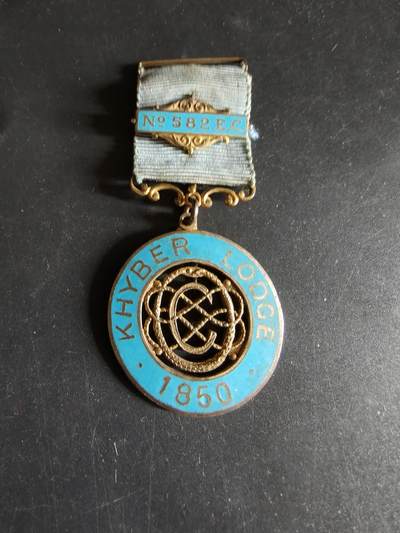 老王徽章第191期 - 英国共济会奖章    925银镀金珐琅      22.4g