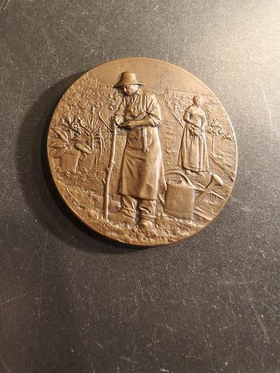 老王徽章第191期 - 法国1908年孚日农业与园艺协会大铜章      大师里维特作品      直径39mm      重量32.4g