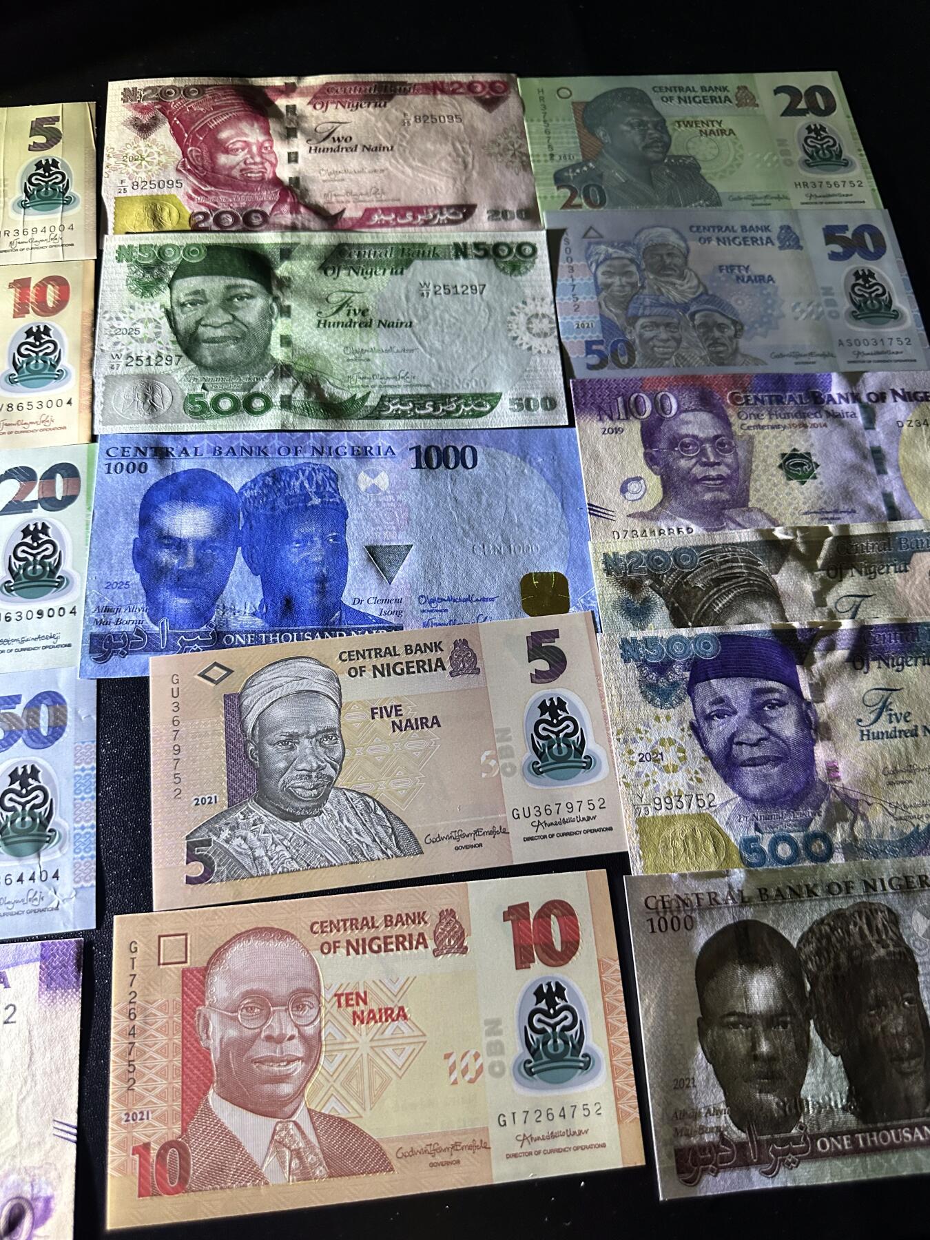 《外钞收藏家》第六百二十四期（精品场）（长期征集拍品、欢迎藏友们联系合作） 尼日利亚两个版本 16张一起 全新UNC