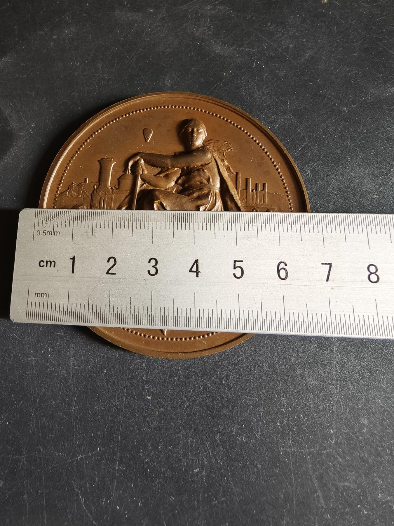 老王徽章第191期 法国1908年巴黎电力工业学徒学校毕业大铜章      大师L.勒努瓦作品      直径68mm      重量80.1g