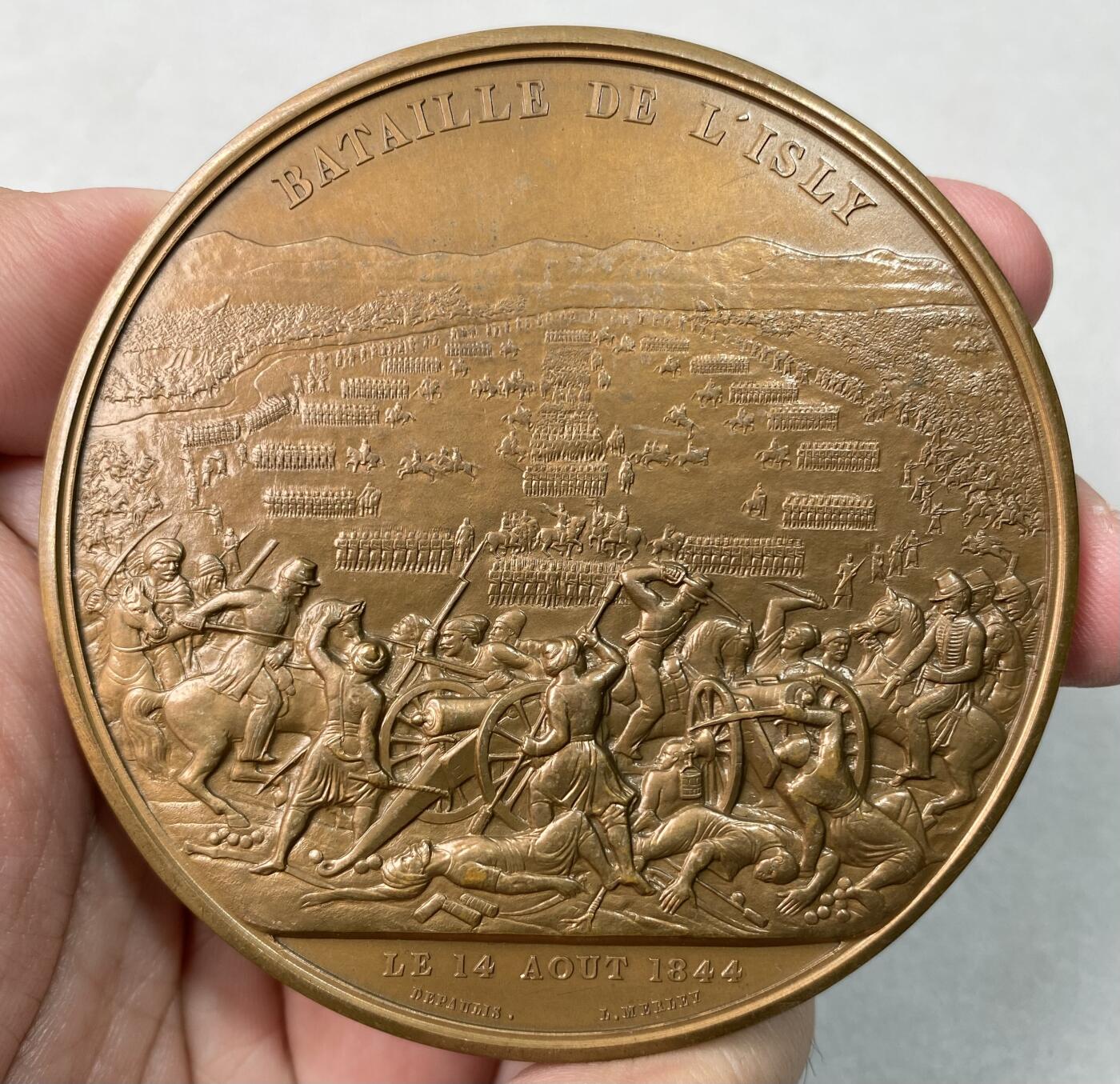万国钱币拍卖第064期 1844年法国菲利普一世纪念阿尔及利亚伊斯利战役胜利大铜章 战役前期摩洛哥支持阿尔及利亚抵抗力量 法军在未正式宣战的情况下发动突袭 法军约8000人击败了约45000人的摩洛哥军队 245g 75mm