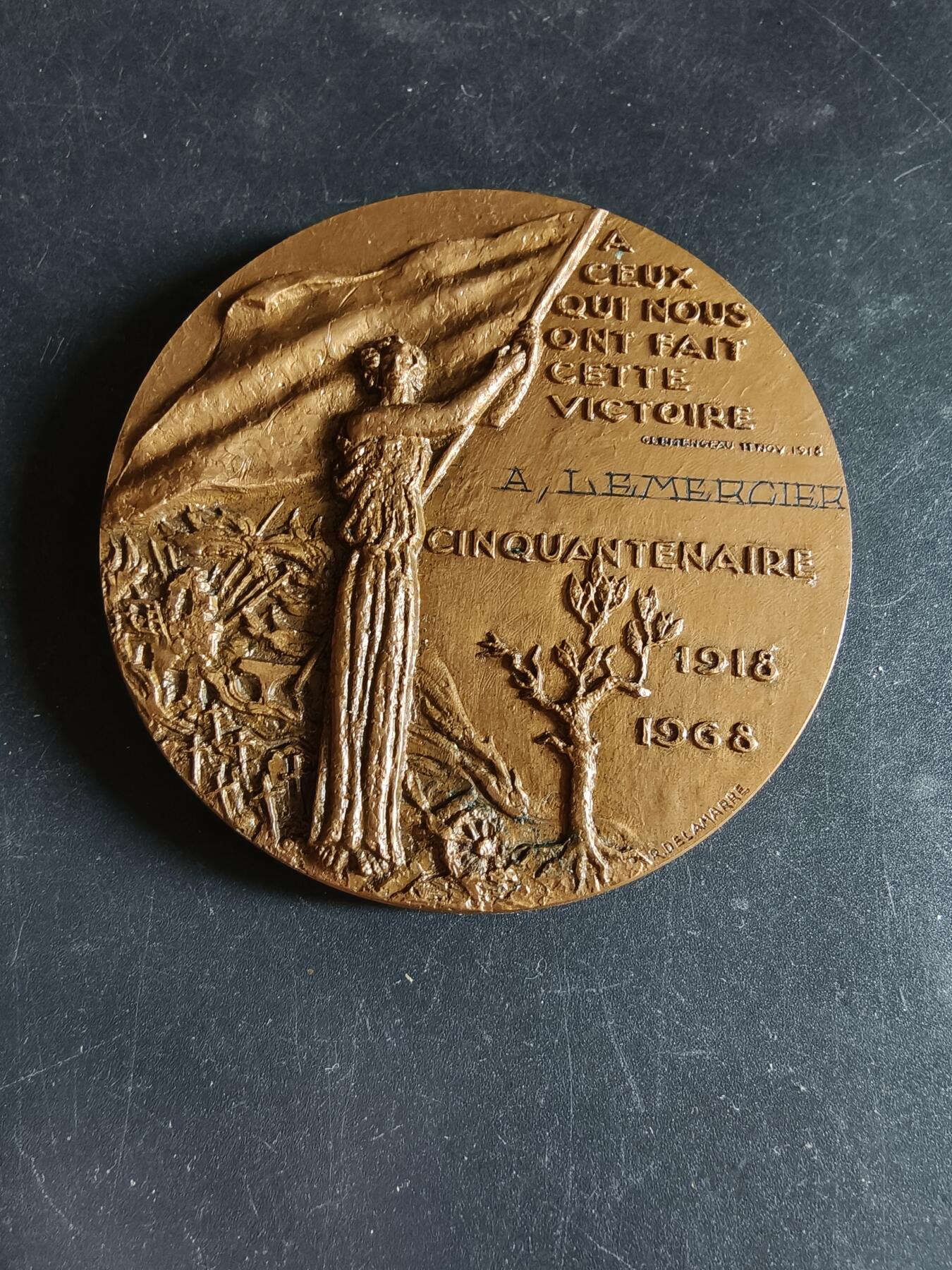 老王徽章第191期 法国一战50周年大铜章      直径68mm      重量169.5g