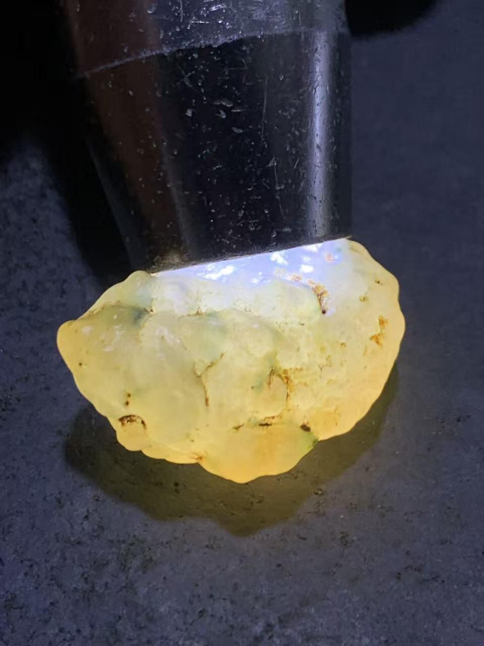 精美戈壁高玉化冻料奶油皮筋脉石原石一颗