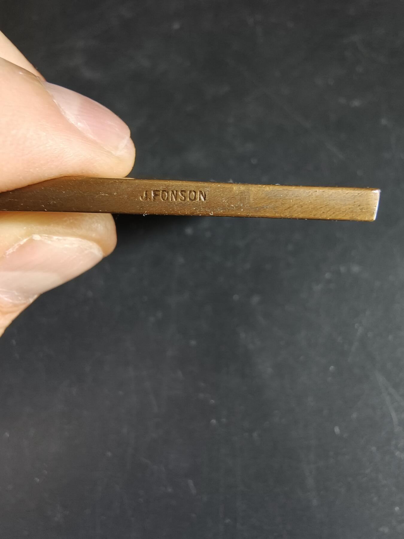 老王徽章第191期 比利时医学家朱尔·博尔代方形大铜章     博尔代医生于曾任职于法国巴斯德研究所，1919年获得了诺贝尔医学奖，被称为“免疫学之父”，享有极高声誉        尺寸70×50mm      重量124.1g