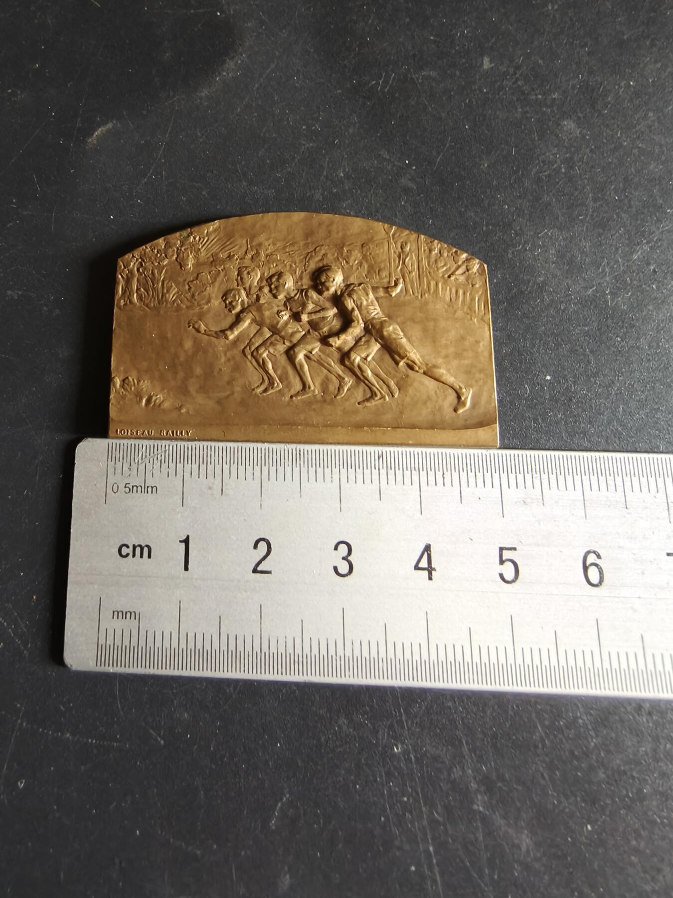 老王徽章第191期 法国田径运动方形大铜章     尺寸50×32mm     重量35.7g