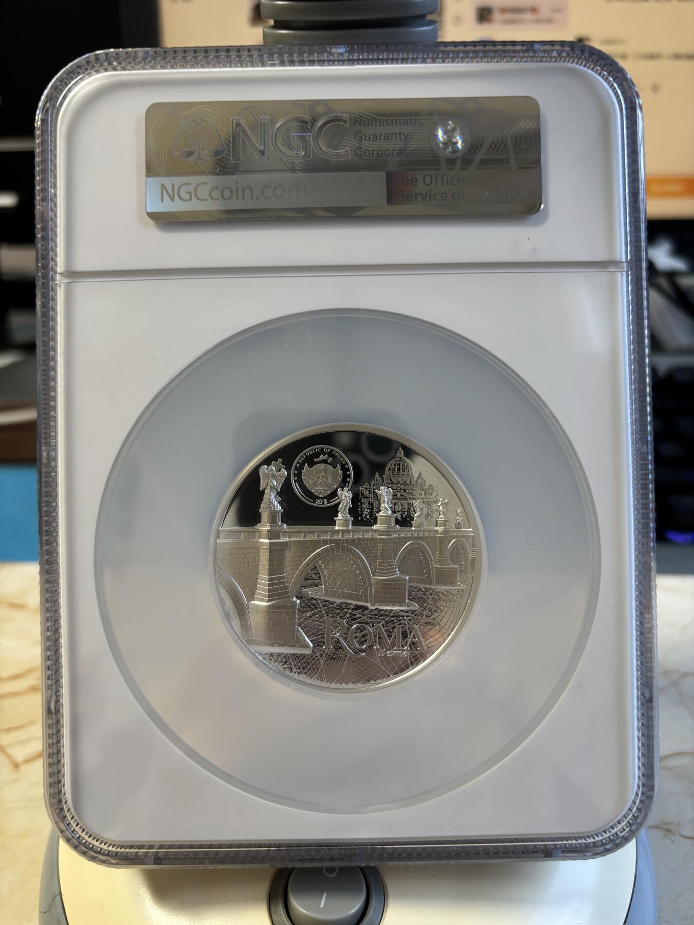 第197期拍卖 帕劳2022年蒂凡尼系列罗马街景3盎司镶嵌玻璃纪念银币NGC-PF70无盒无证书，3盎司，999银，发行999枚