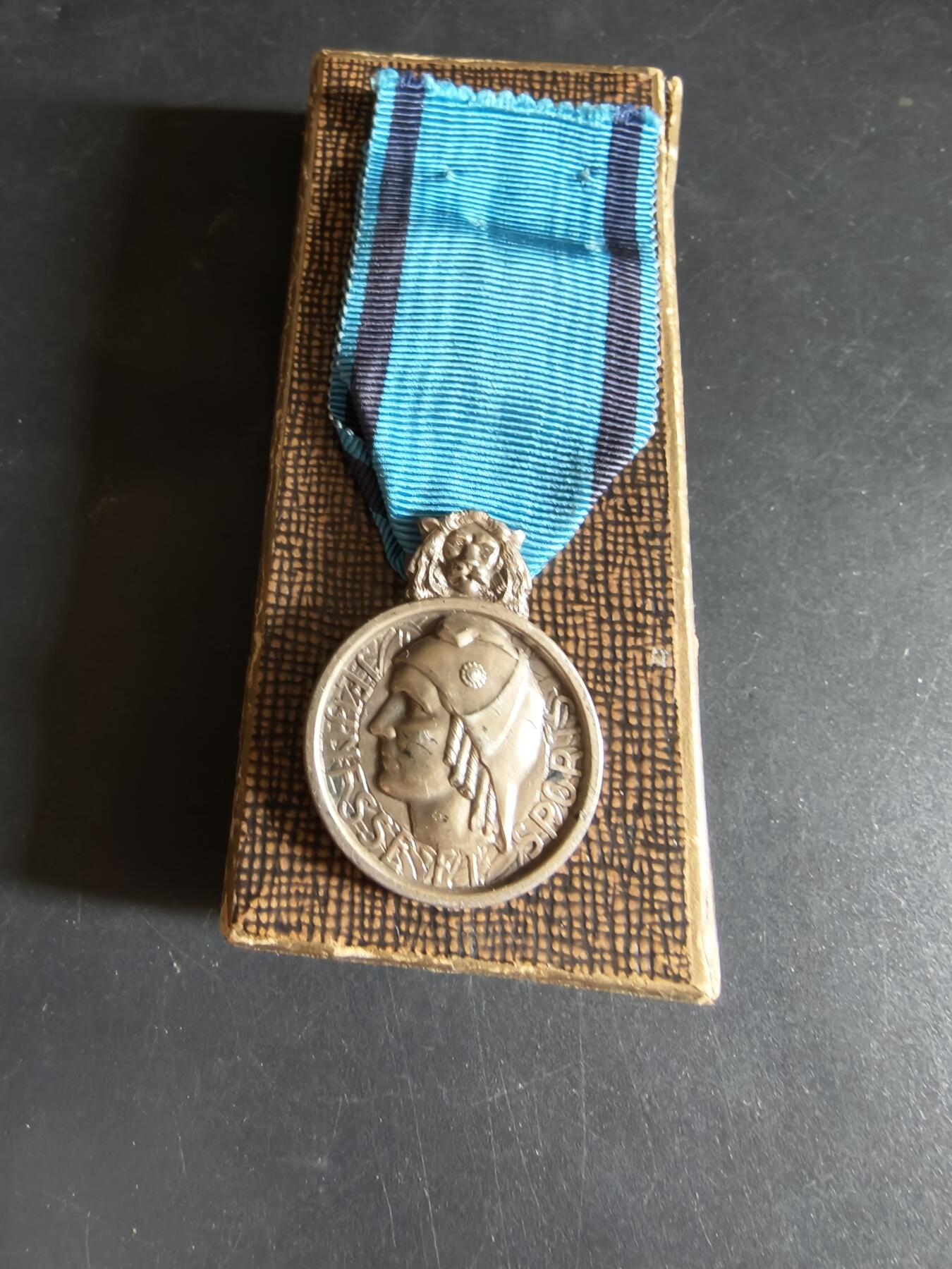 老王徽章第191期 法国银级体育奖章     950银     带纸盒     15.9g